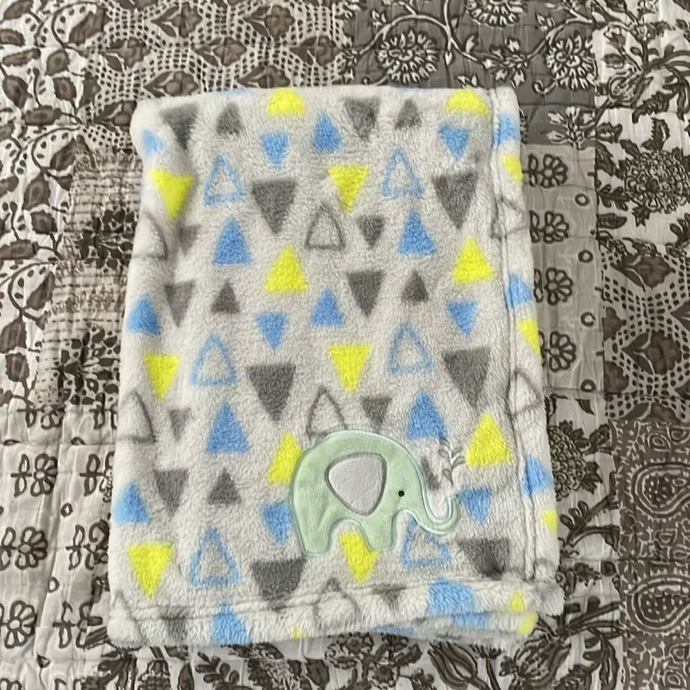 Nwt Zak and Zoey Soft & Snuggly Baby Blankets Blue & gray Triangles